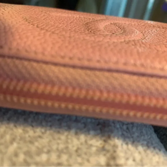 Pre owned light pink  Chanel zip wallet.  Great condition - Picture 2 of 11